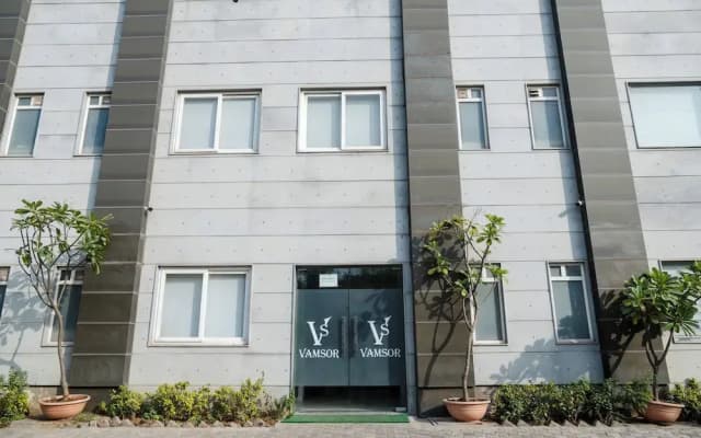 26 Vamsor Heights
