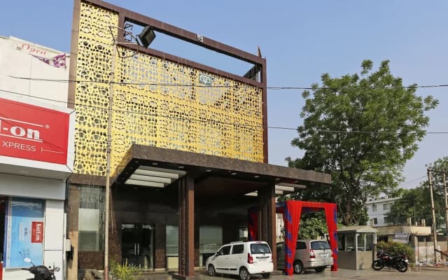 OYO 8902 Hotel Ronald Inn