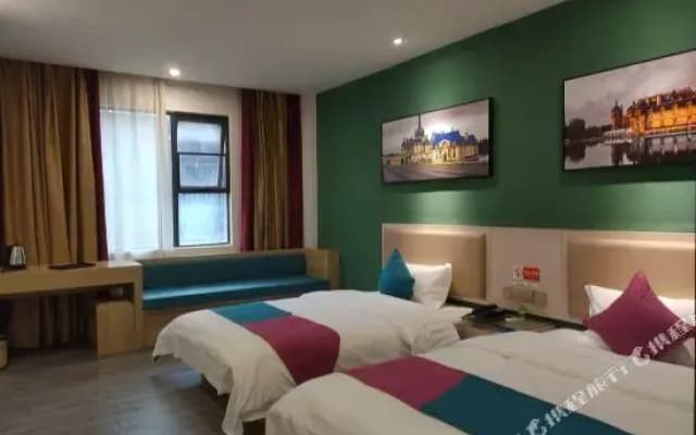 e Hominn Boutique Hotel