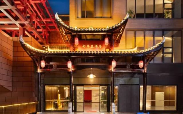 Nanhuali Hotel (Phoenix Ancient City Nanhuali Tourist Center Store)