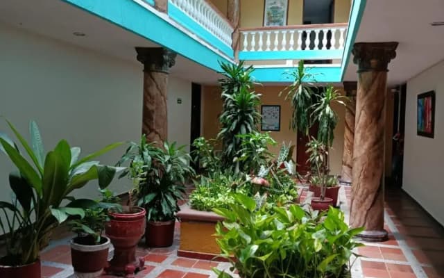 Hotel Colonial Inn
