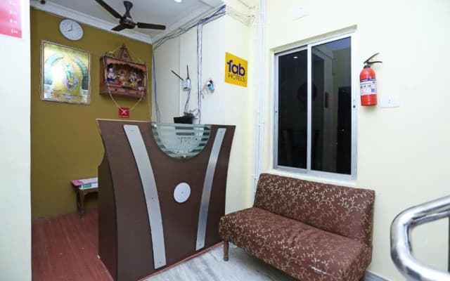 FabExpress Paradise Inn II