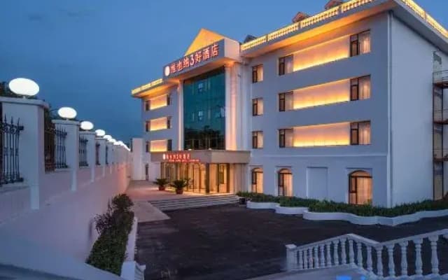 Vienna 3 Best Hotel (Lvliang Economic Development Zone East Expressway Entrance Branch)