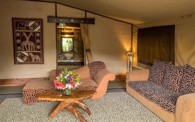 Rhino Watch safari Lodge