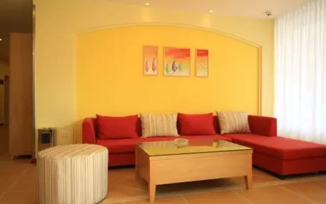 Ease Hotel