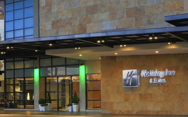 Holiday Inn & Suites Makati by IHG