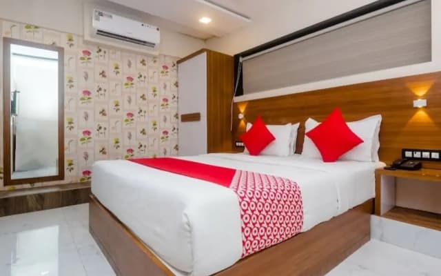 Hotel Qubestay Airport