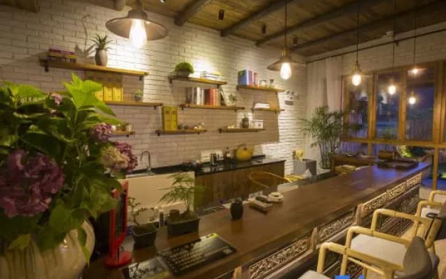 Moshang Huakai Hostel