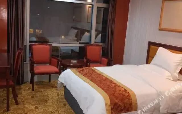 Longju Business Hotel