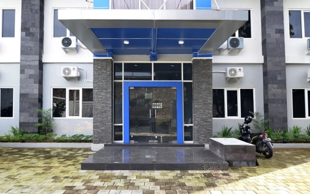 RedDoorz near Museum Keraton Surakarta