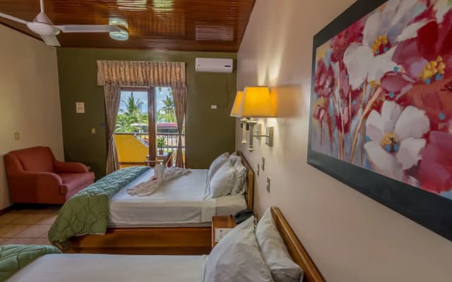 Backpackers Manuel Antonio