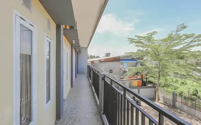 RedDoorz @ Pelangi Guest House