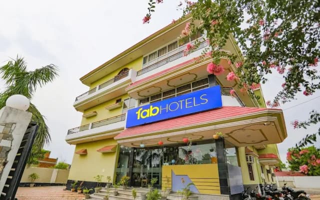 Hotel Kriti Green By OYO Rooms