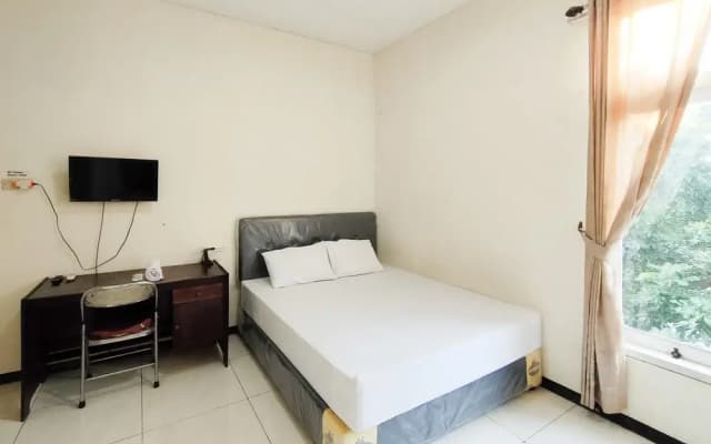Hasana Guest House Syariah Near Royal Plaza RedPartner(Hasana Guest House Syariah near Royal Plaza RedPartner)