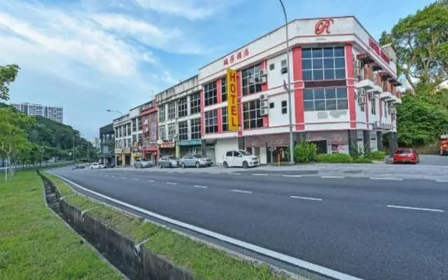 OYO 90892 L&E Hotel
