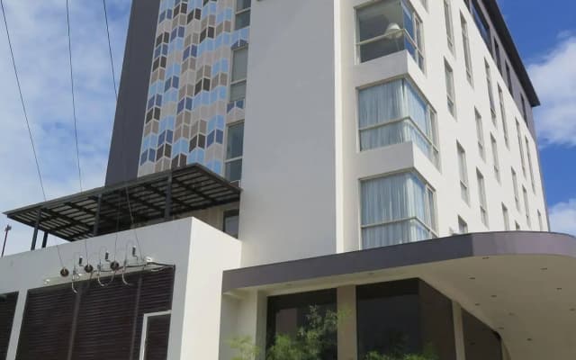 Home Crest Hotel