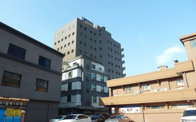 Road Myeongdong Guesthouse
