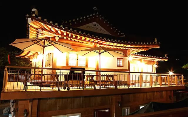 Hongcheon Giwajip View Pension