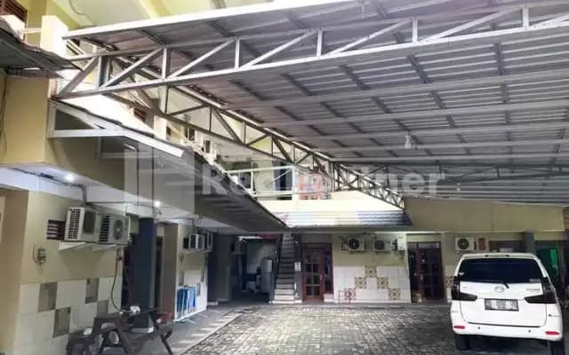 RedDoorz Syariah at de KostMarto Uty