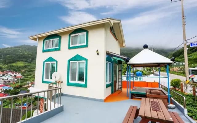Tongyeong Tiberias Pension
