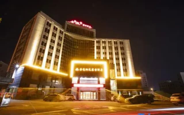 Luoshan Golden Sunshine Star Ji Hotel