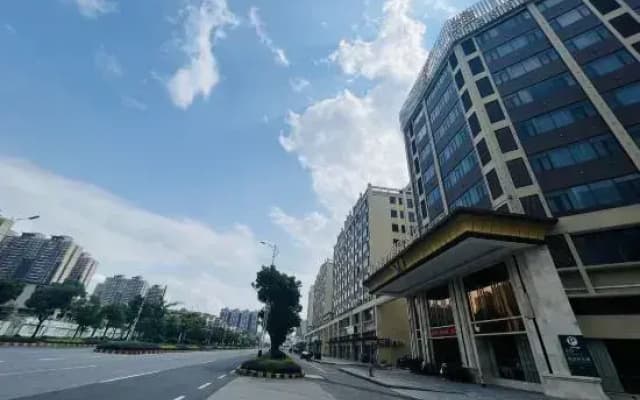 Vienna International Hotel 5.0 Versions  Shaoguan Qujiang Nanhua Temple Zhang Jiuling Park  Branch