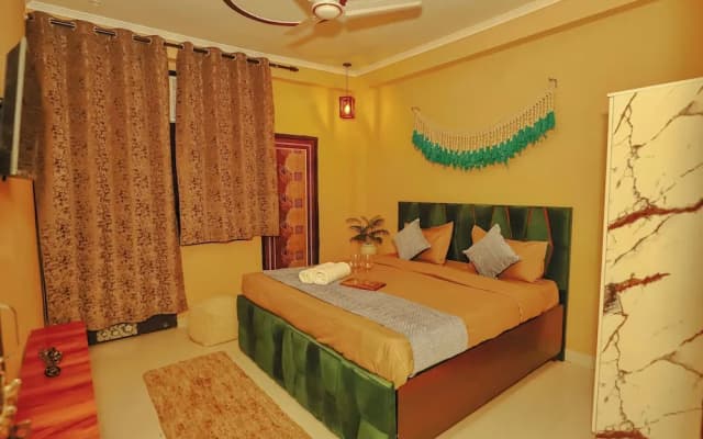 Roomshala 035 Premium Inn Noida Sec 15