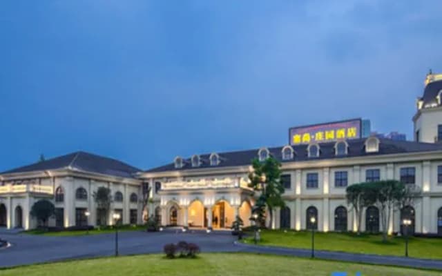 Cezanne Manor Hotel & Resort