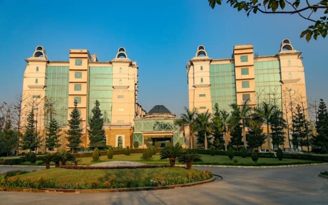 Four Leaf Service Suites