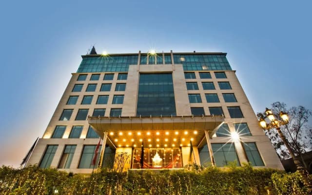Banana Tree Hotel & Banquets