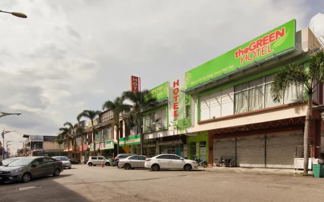 OYO 479 The Green Hotel