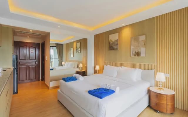 1BR Condo Pool 5min Walk to Beach C131