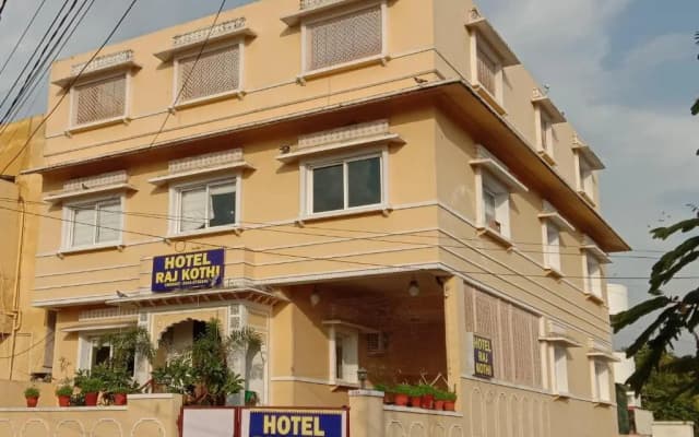 FabHotel Raj Kothi
