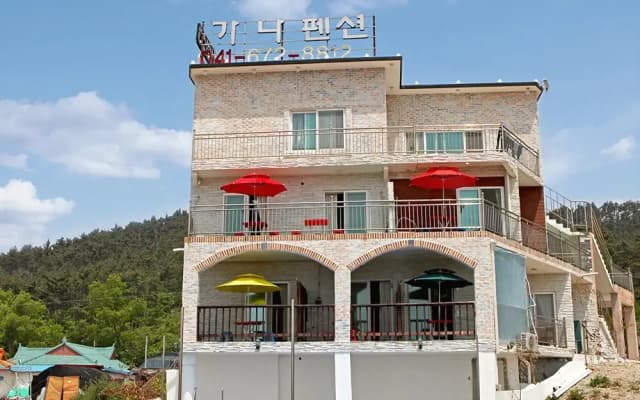 Taean Gana Pension