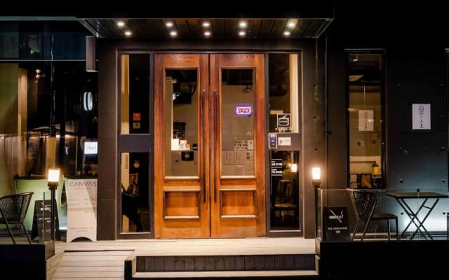 Canvas Black Guesthouse