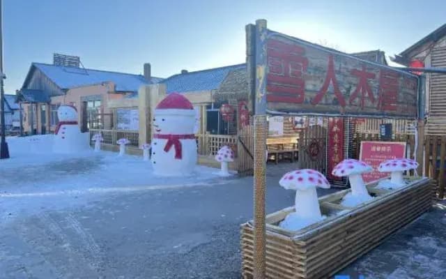 Arctic Village Snowman Chalet