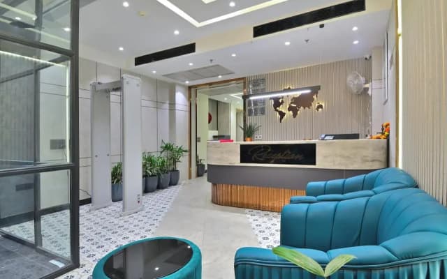 HOTEL UPTOWN - Luxury Restaurant & Rooftop Near Connaught Place