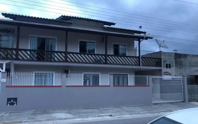 CASA com 3 QUARTOS 1000M DA PRAIA