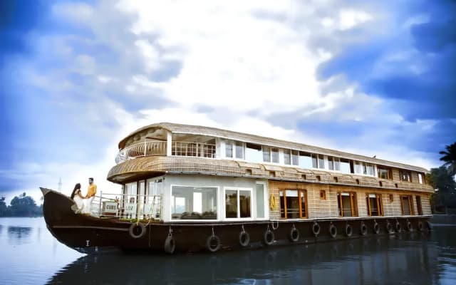 Best Kerala Houseboat