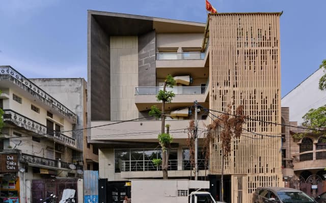 Hotel Leo Saffron