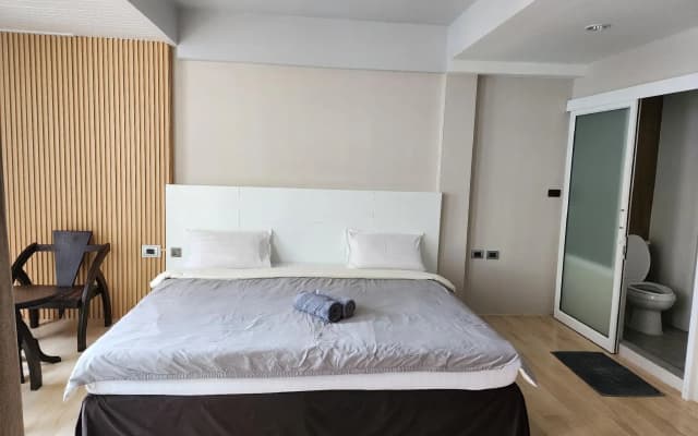 B & B Patong Beach House