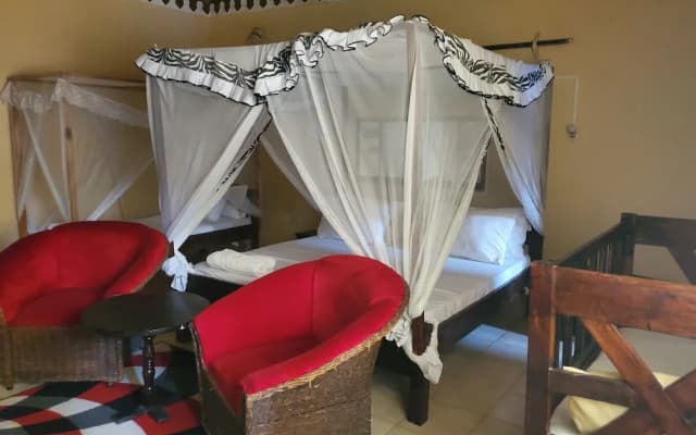 4 bedroom villa with a kitchen