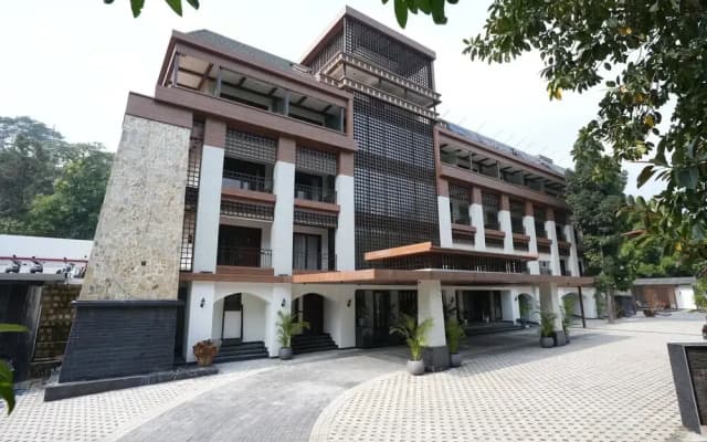 Pleasant Tree Hotels