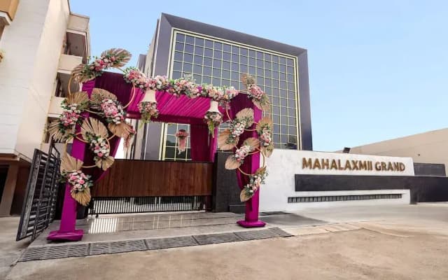 Fabhotel Mahalaxmii Grand
