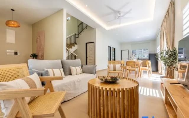 La Ferringhi Villa by ALV