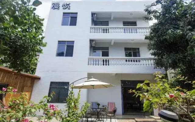 Weizhou Island Manyue Homestay (Shiluokou Beach Shop)