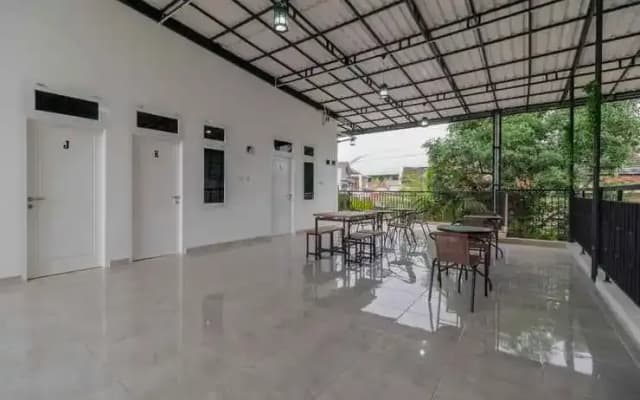 RedDoorz Syariah near Summarecon Mall Bekasi