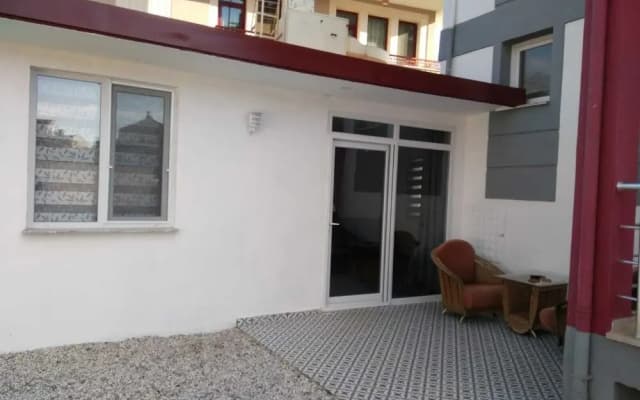 Paddys Apartments, Hisarönü