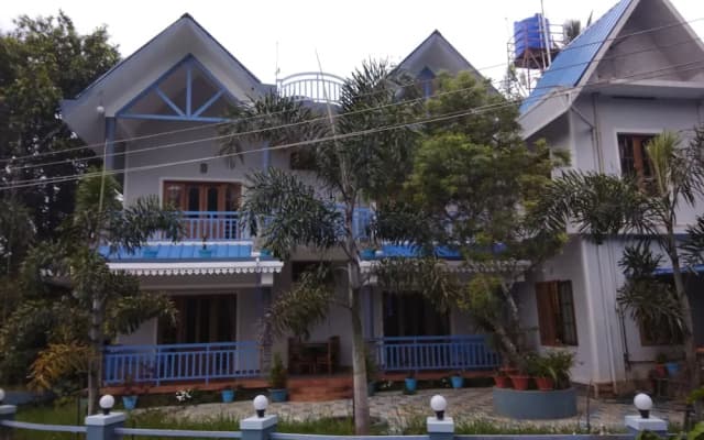 Room-1 Bedroom With Balcony Mountain Vie