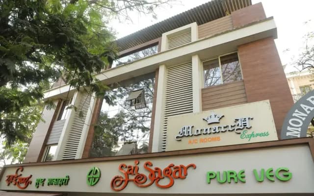 Hotel Express INN, Panvel